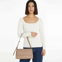 Calvin Klein CK Daily Schultertasche 28 cm