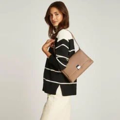 Calvin Klein CK Plaque Schultertasche 28 cm