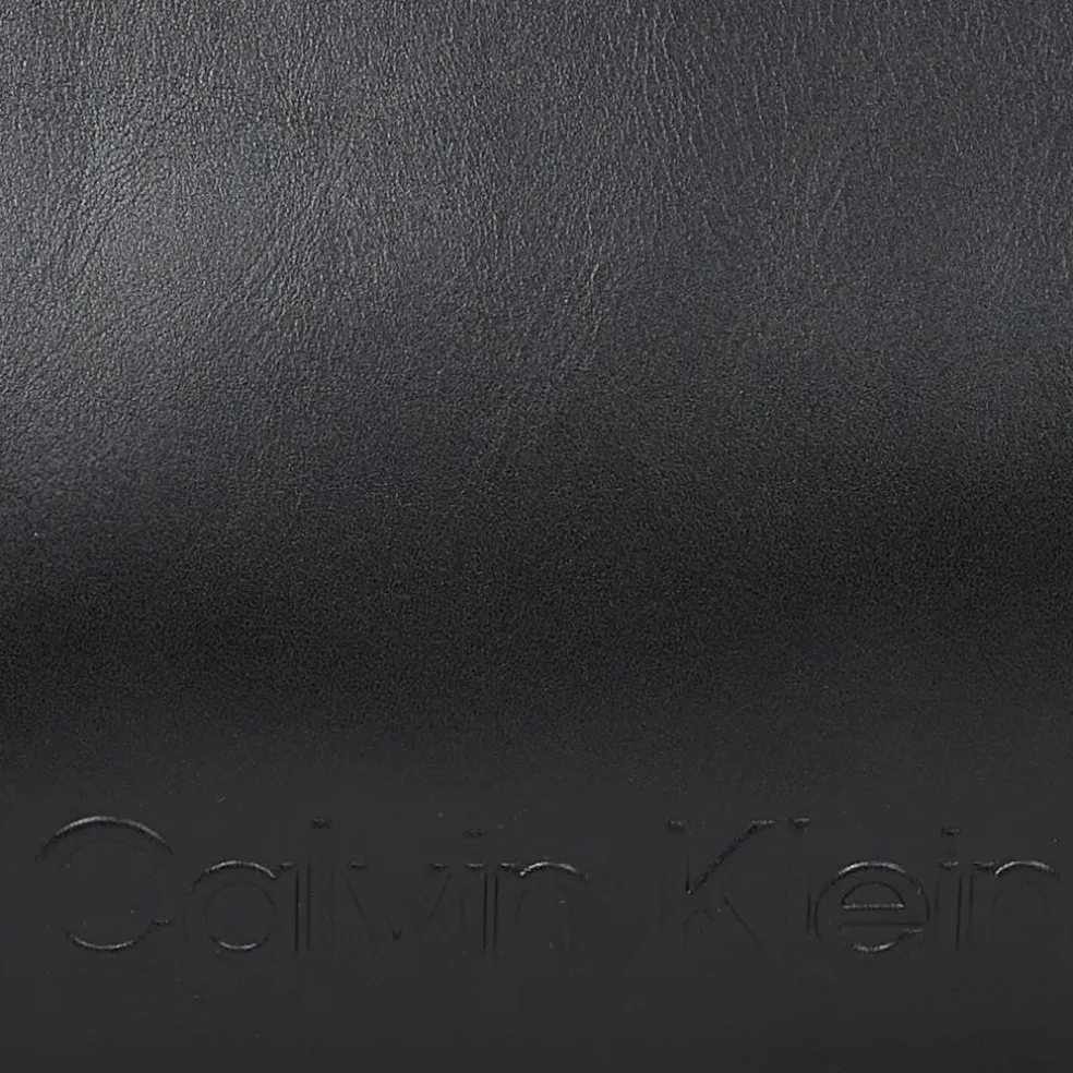 Calvin Klein Embossed Schultertasche 31 cm
