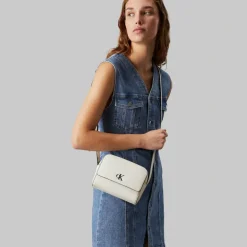 Calvin Klein Jeans Minimal Monogram Mini Bag Umhängetasche 18 cm