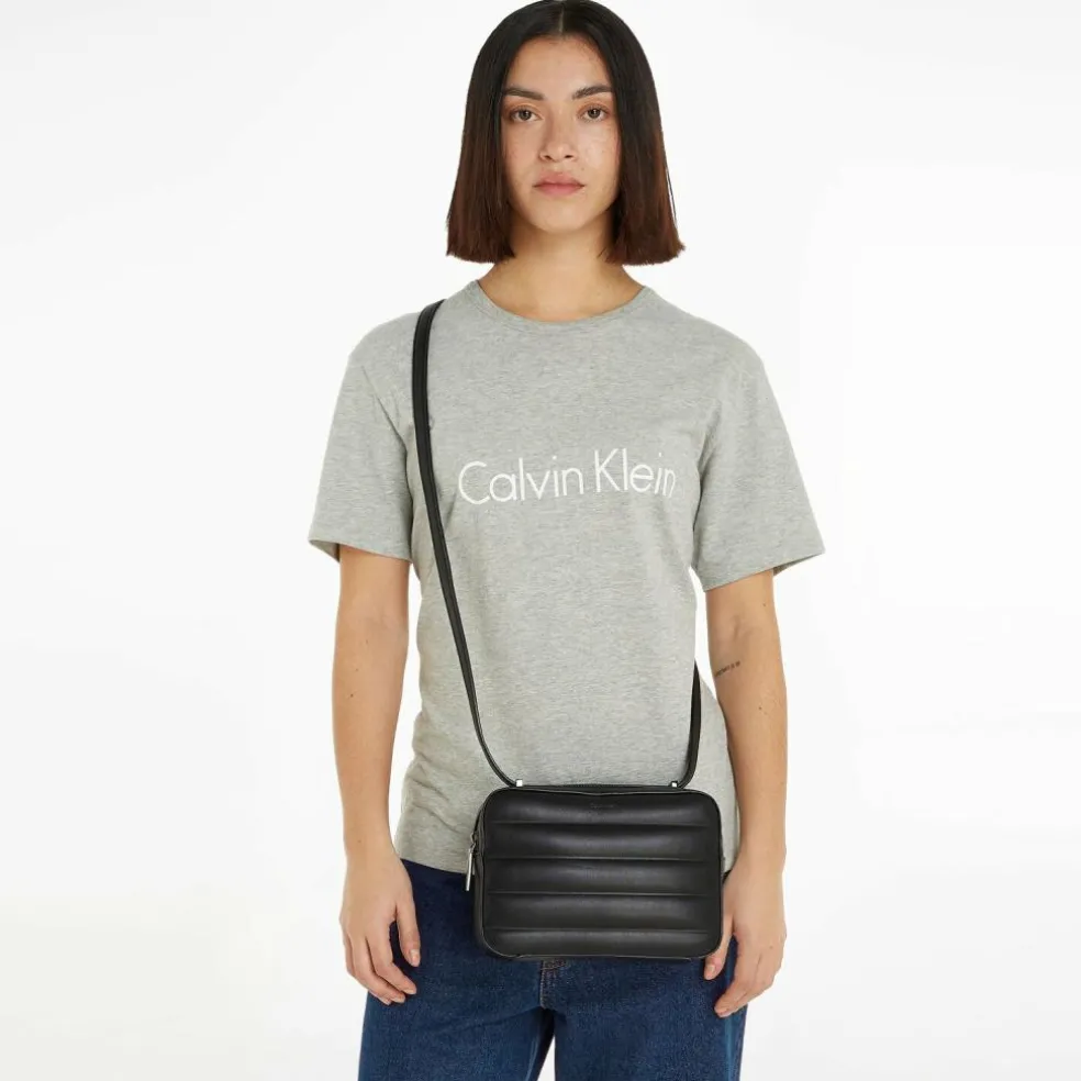 Calvin Klein Line Quilt Umhängetasche 22 cm