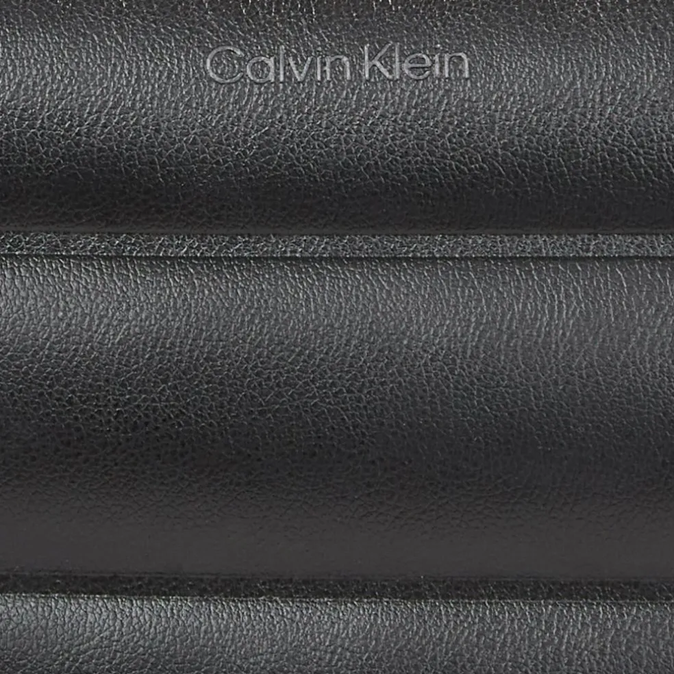 Calvin Klein Line Quilt Umhängetasche 22 cm